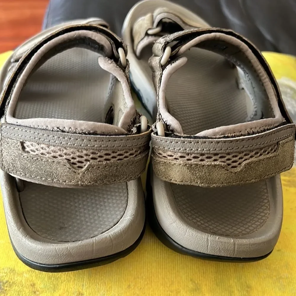 TEVA Hudson Bungee Cord sandal size 9